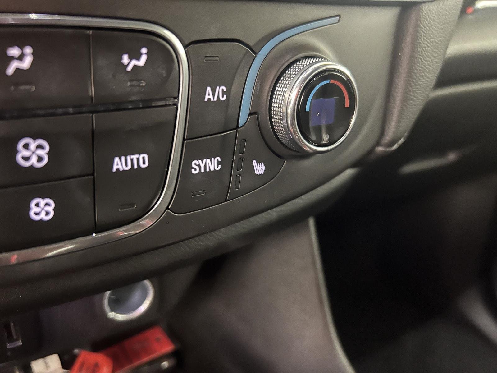 Used 2023 Iridescent Pearl Tricoat Chevrolet LT Cloth image 17