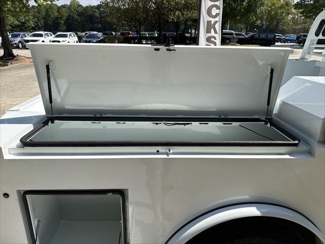 New 2026 Bright White Clear-Coat Exterior Paint RAM TRADESMAN Chassis Cab image 24