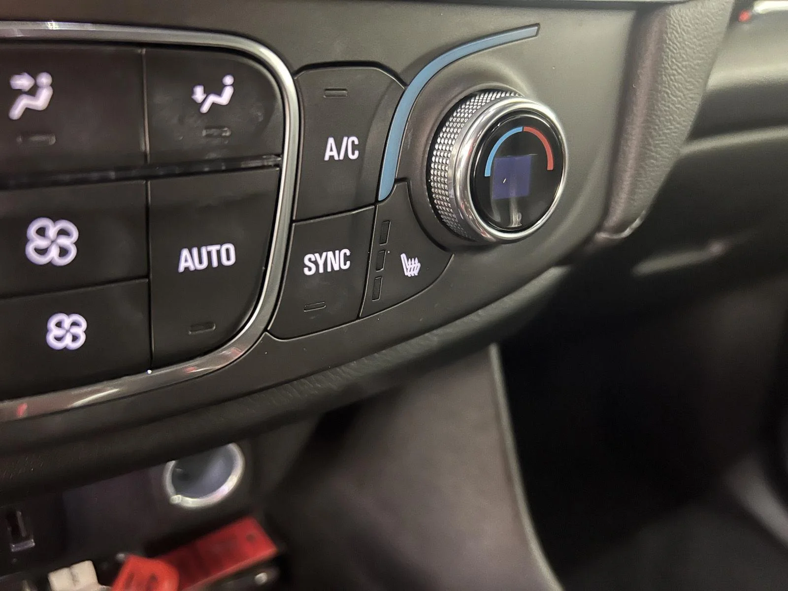 Used 2023 Iridescent Pearl Tricoat Chevrolet LT Cloth image 17