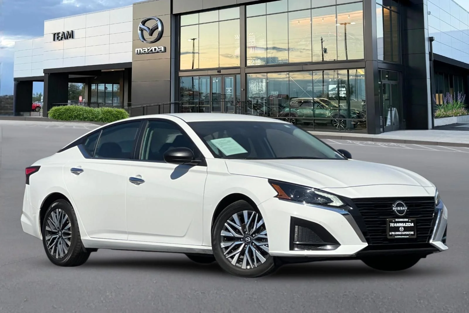 2025 Nissan Altima SV - Photo 2