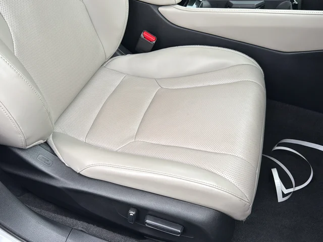 Used 2023 White Honda Touring image 17