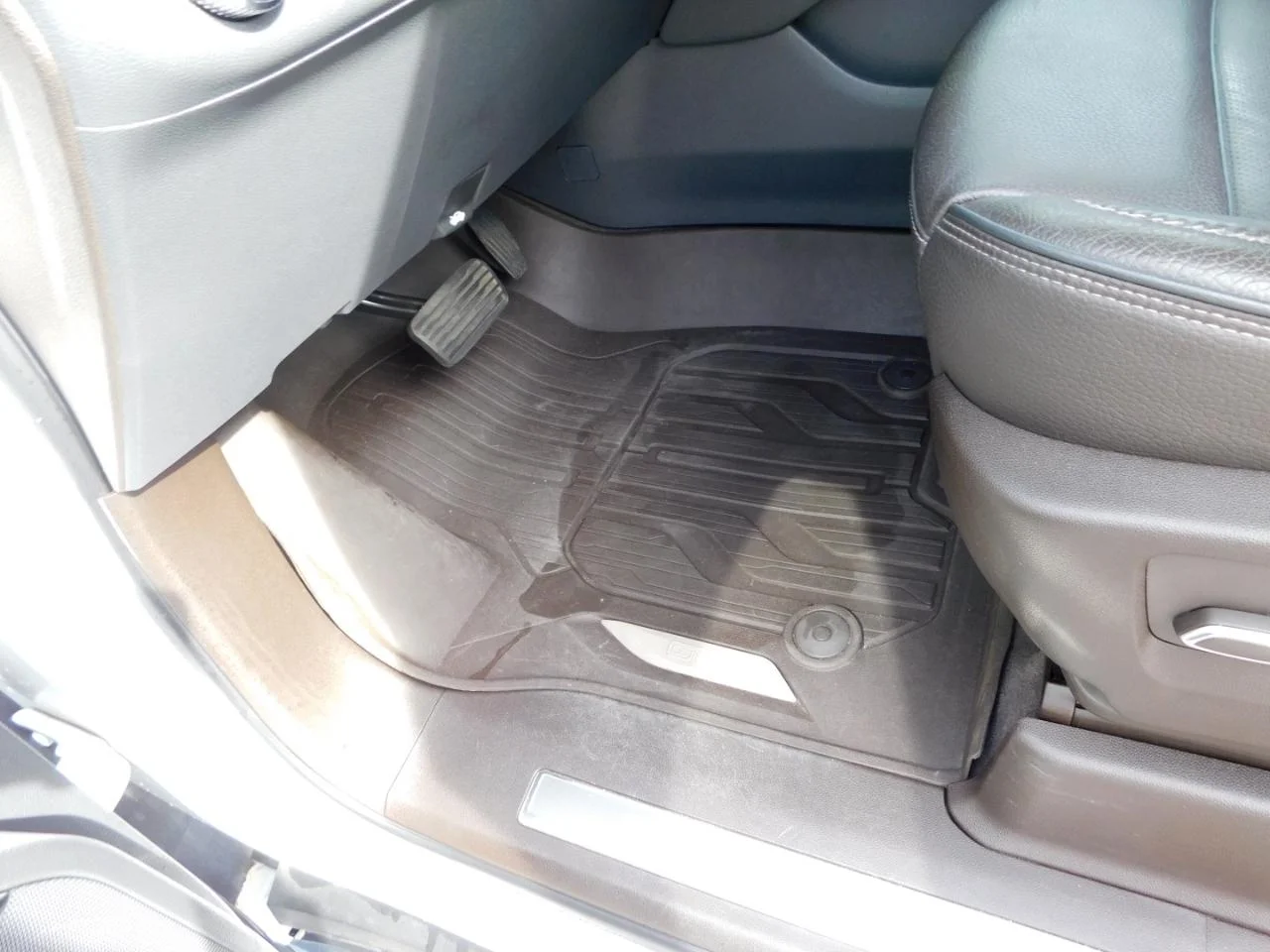 Used 2021 White GMC 4WD 4dr Denali image 38