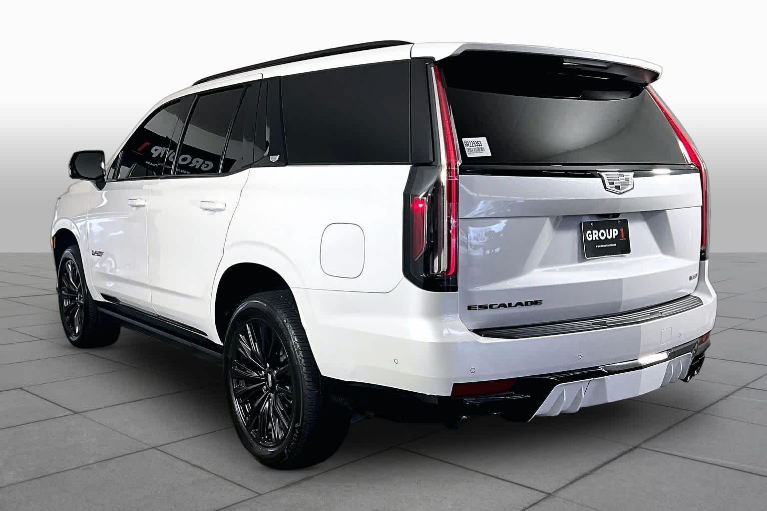 Used 2024 Crystal White Tricoat Cadillac AWD V-Series image 12