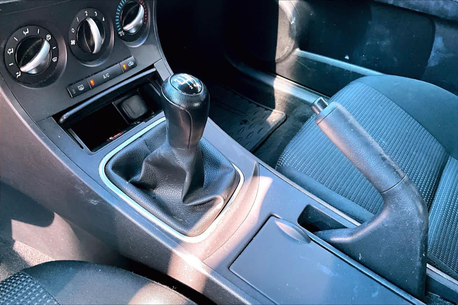 Used 2013 Liquid Silver Metallic Mazda i Sport image 17