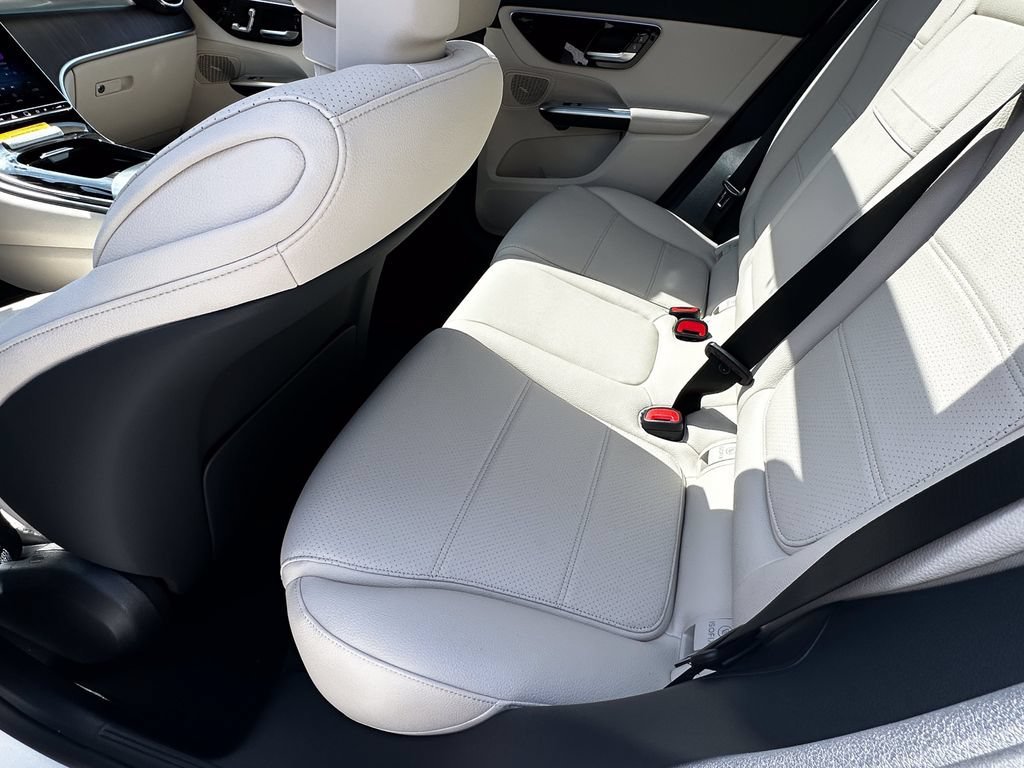 New 2026 Polar White Mercedes-Benz GLC 300 image 24