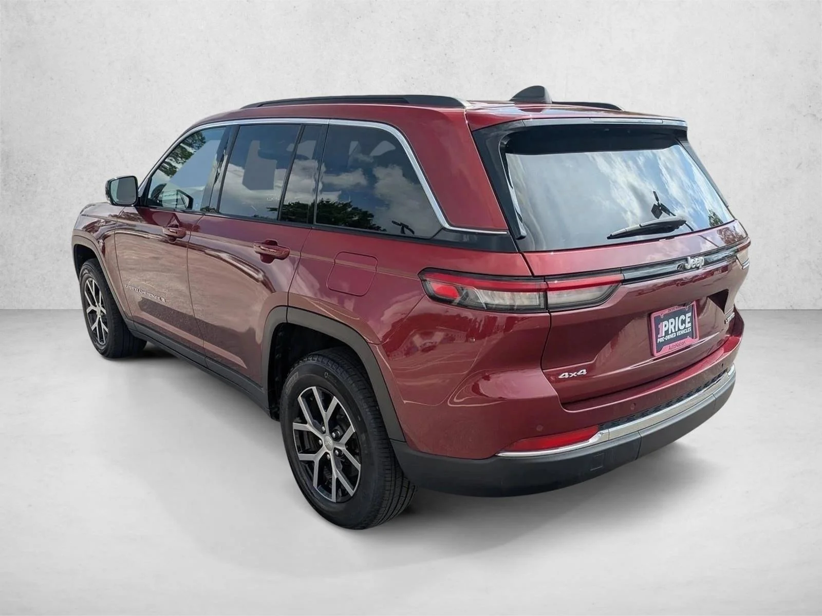 Used 2024 Velvet Red Pearlcoat Jeep Limited image 7