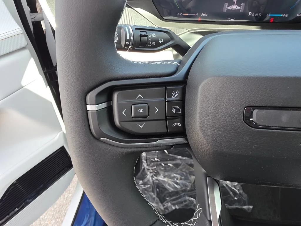 New 2026 Bright White Clear-Coat Exterior Paint Jeep Overland image 19