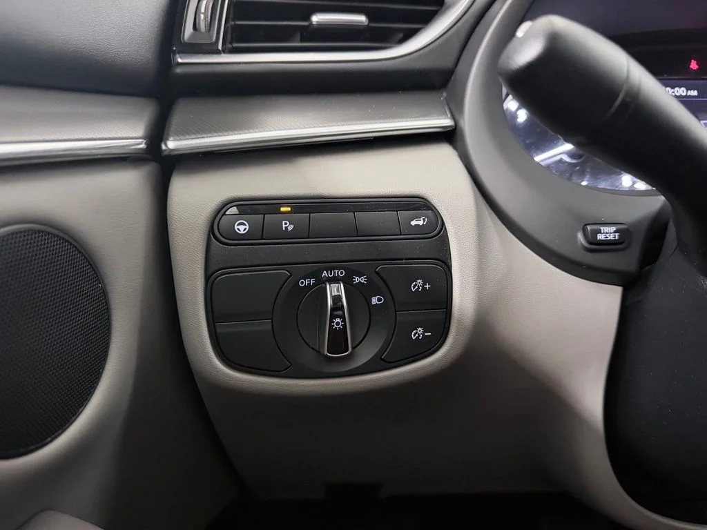 Used 2023 Gray INFINITI LUXE image 23