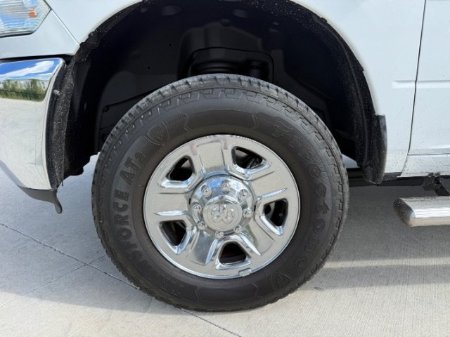 Used 2018 Bright White Clearcoat Ram SLT image 10