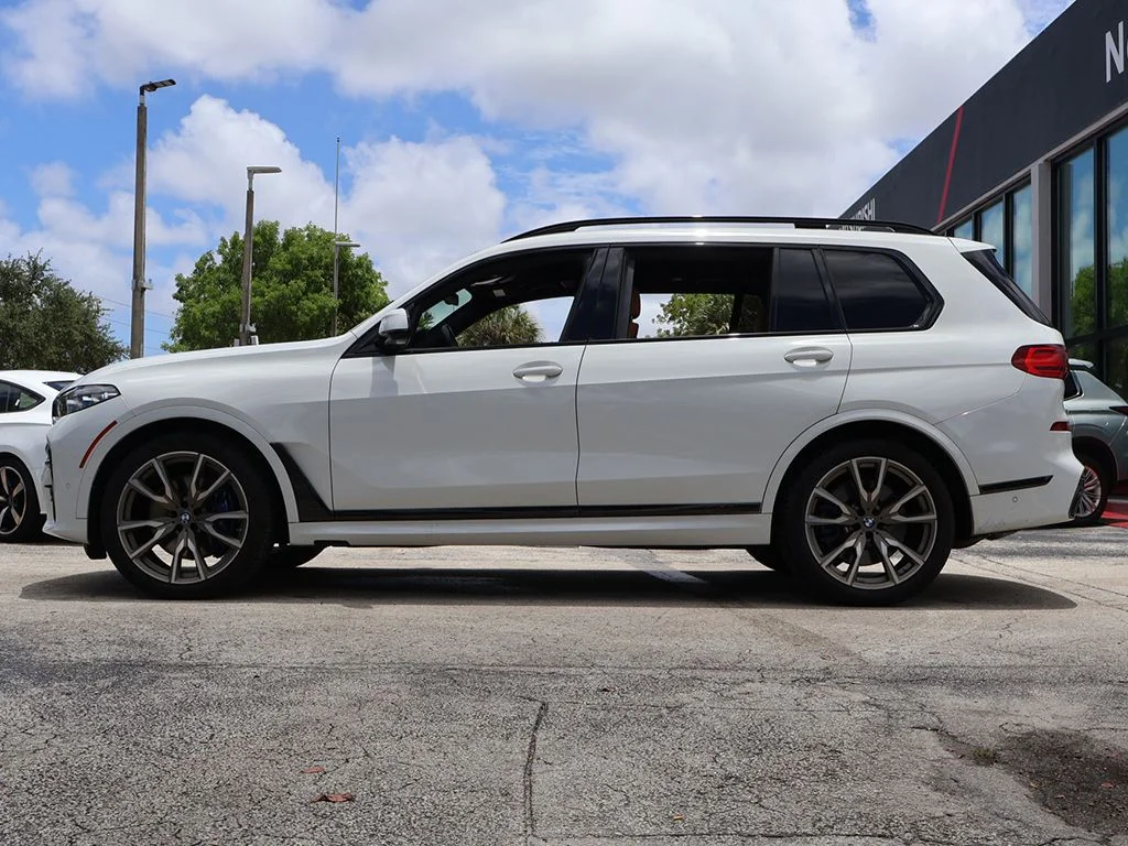 Used 2021 White BMW M50i image 23