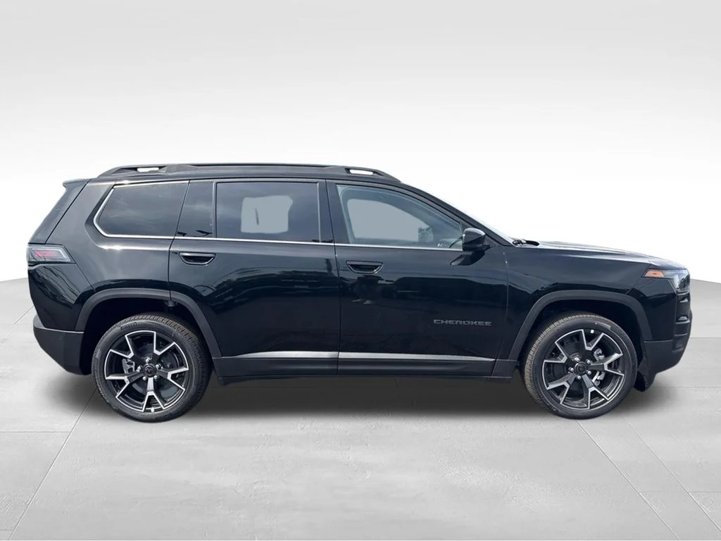 New 2026 Diamond Black Crystal Pearl-Coat Exterior Paint Jeep Overland image 2