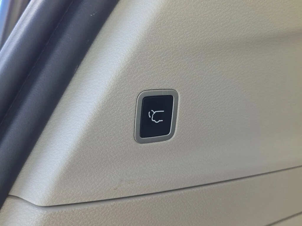 Used 2020 Black Chrysler Limited image 18