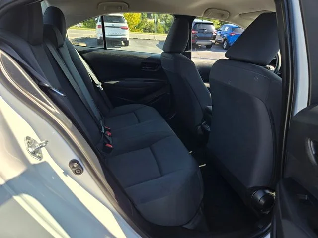 Used 2025 White Toyota LE image 19