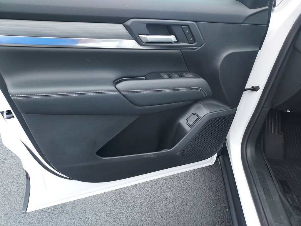 New 2027 Summit White GMC Elevation image 12
