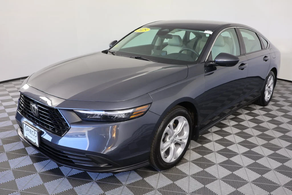 Used 2025 Meteorite Gray Metallic Honda LX image 4