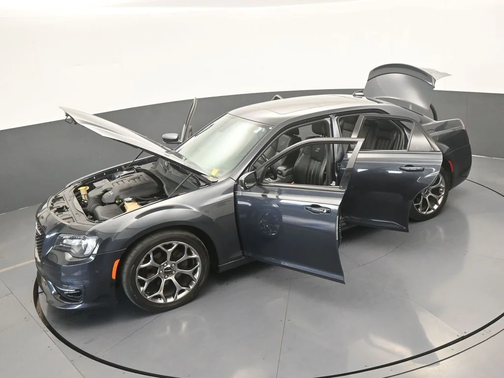Used 2018 Maximum Steel Metallic Clearcoat Chrysler S image 65