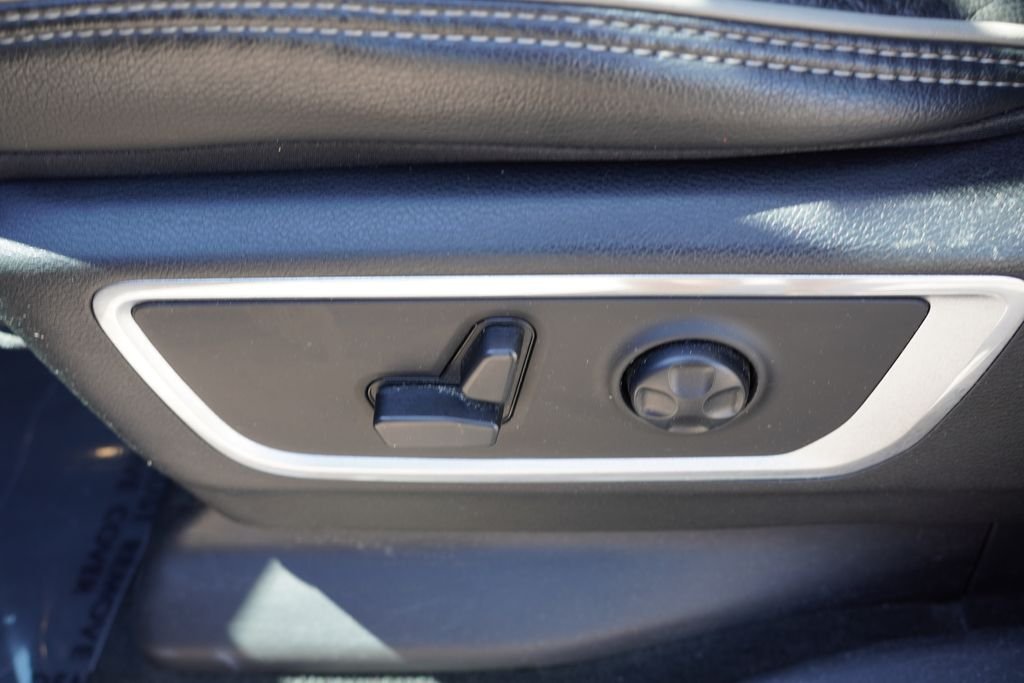 Used 2021 Billet Silver Metallic Clearcoat Ram Laramie image 24