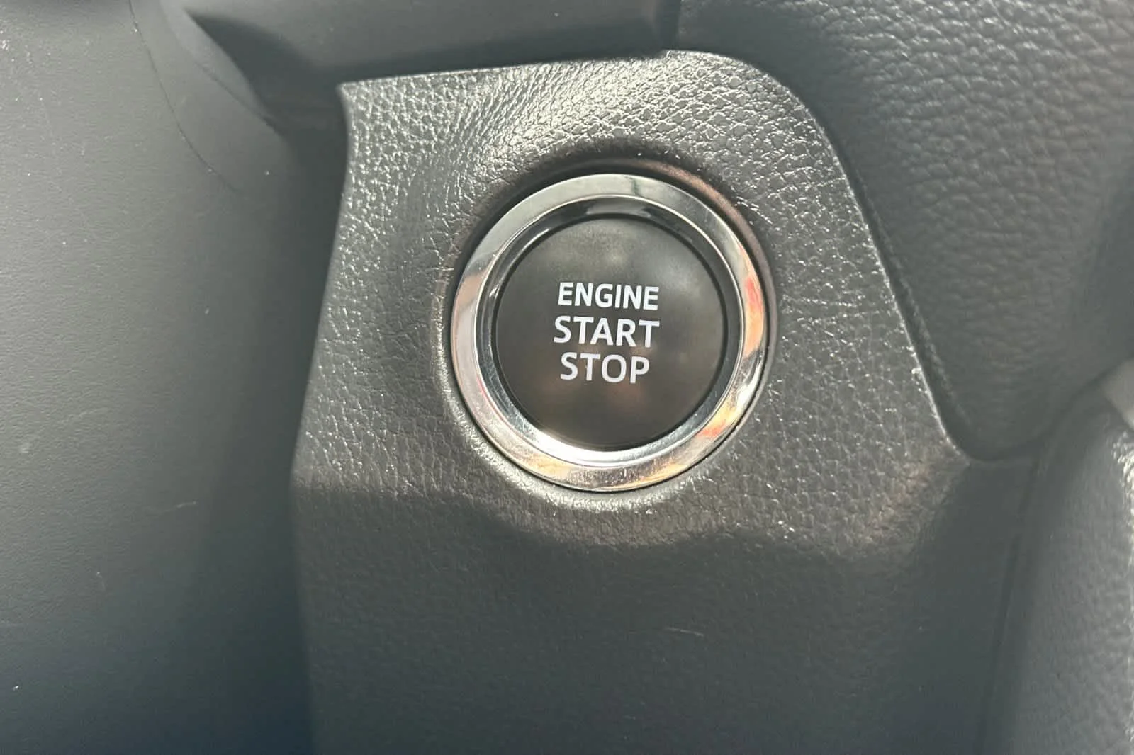 2025 Toyota RAV4 XLE - Photo 21