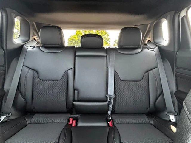 New 2026 Bright White Clear-Coat Exterior Paint Jeep Trailhawk image 28