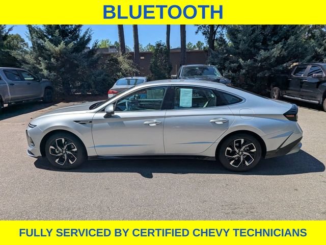 Used 2025 Silver Hyundai SEL image 9