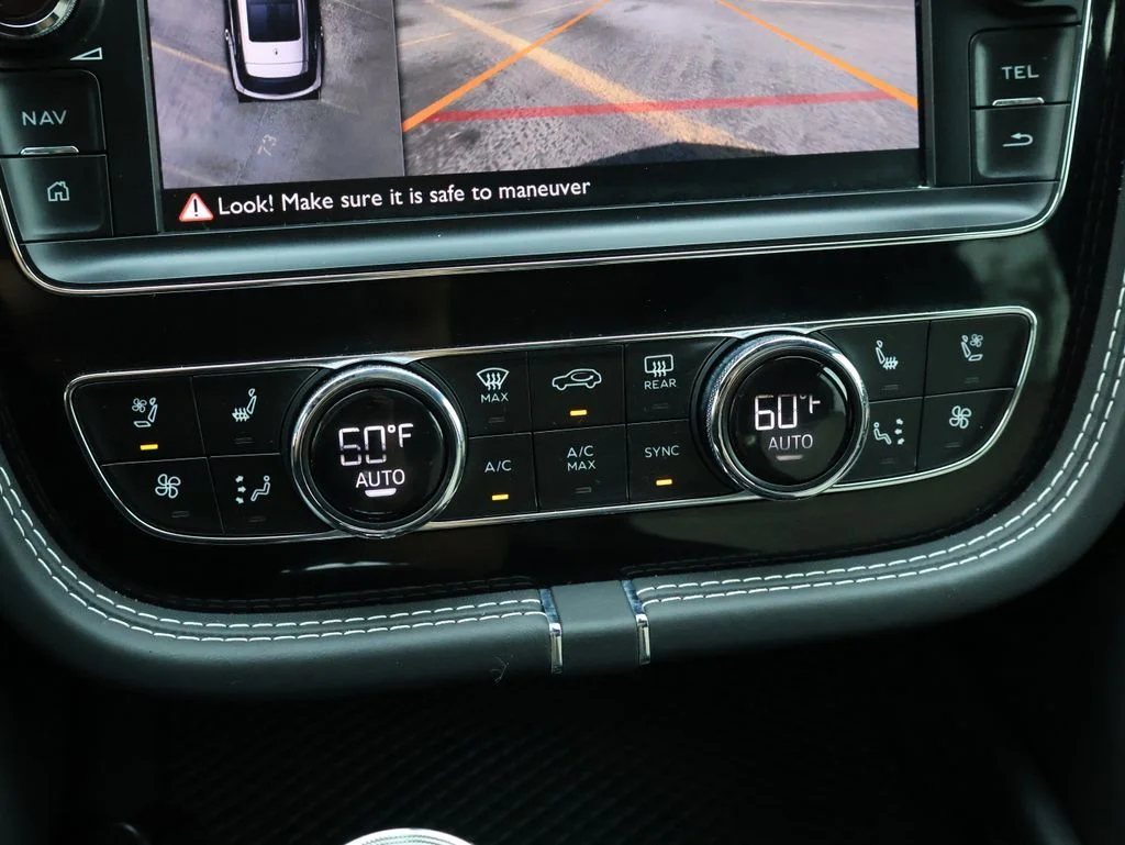 Used 2018 Glacier White Bentley W12 image 25