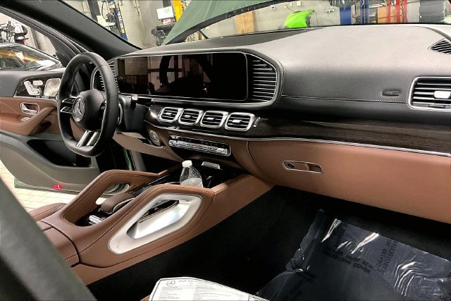 New 2026 MANUFAKTUR Ireland Mid Green Metallic Mercedes-Benz GLS 450 image 53