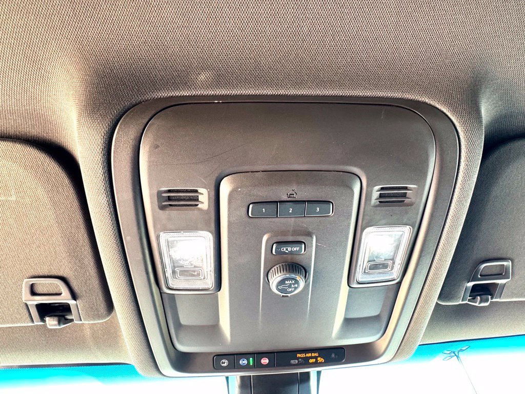 Used 2022 White Chevrolet LT image 19