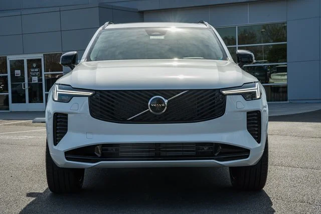 New 2026 Crystal White Volvo T8 Ultra image 2