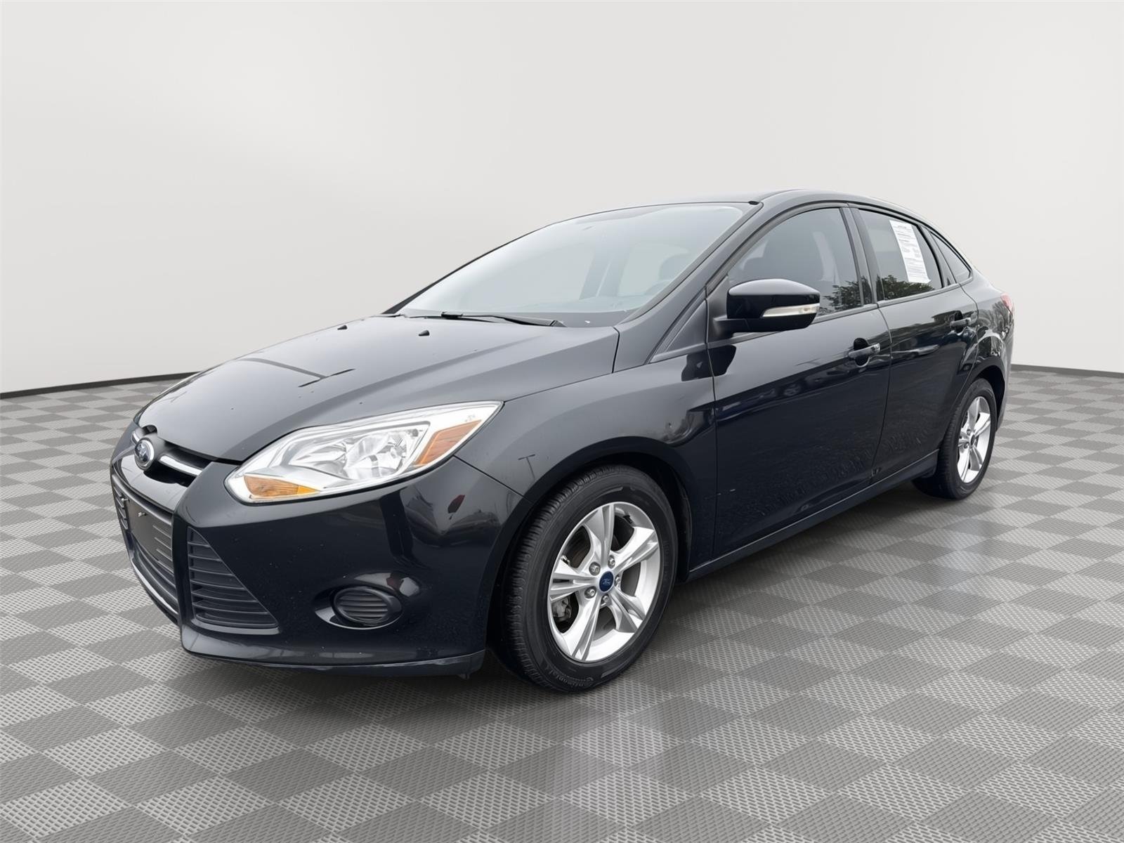 Used 2013 Tuxedo Black Metallic Ford SE image 9