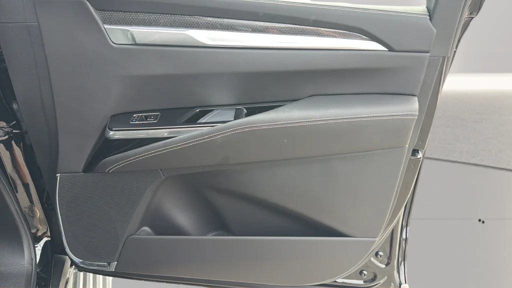 2026 Cadillac Escalade ESV V-Series - Photo 23