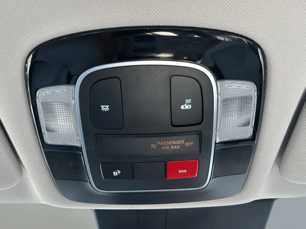 Used 2025 Red Hyundai SEL image 32