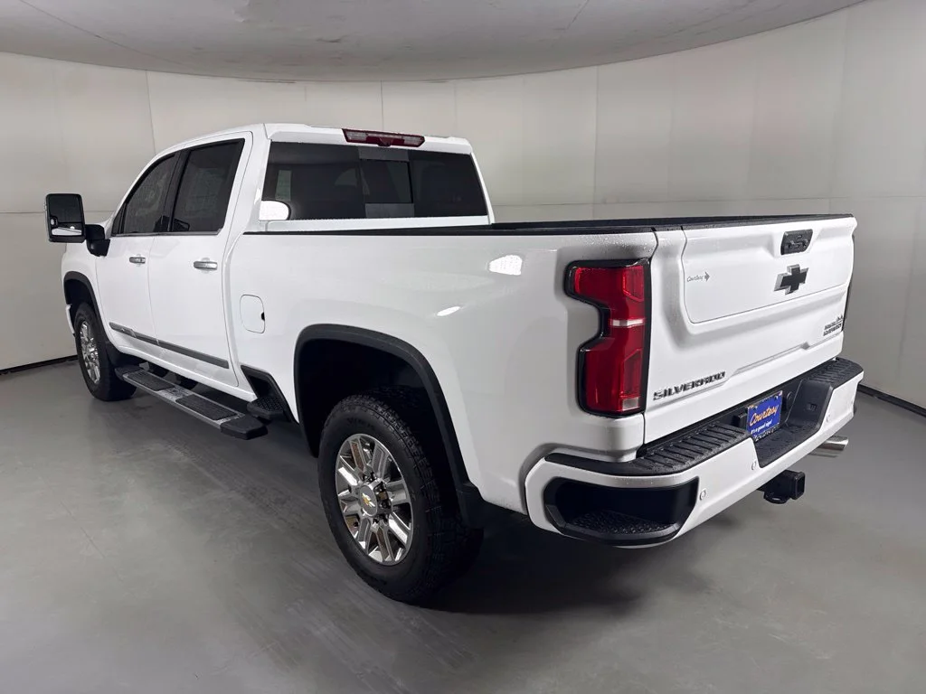 New 2026 Summit White Chevrolet High Country image 7