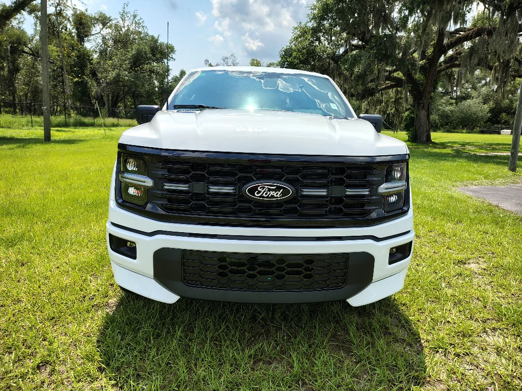 New 2026 Oxford White Ford STX CREW 4X4 LOBO image 9