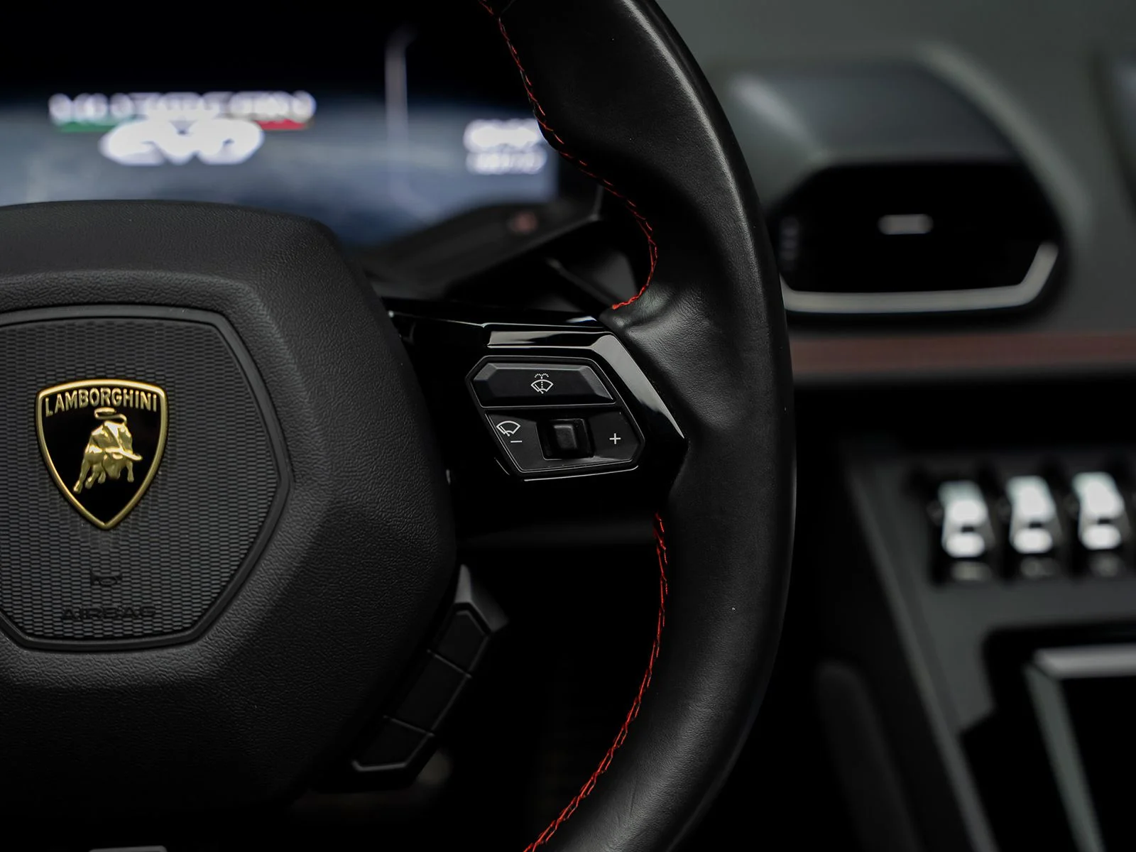 Used 2020 Red Lamborghini Base image 39