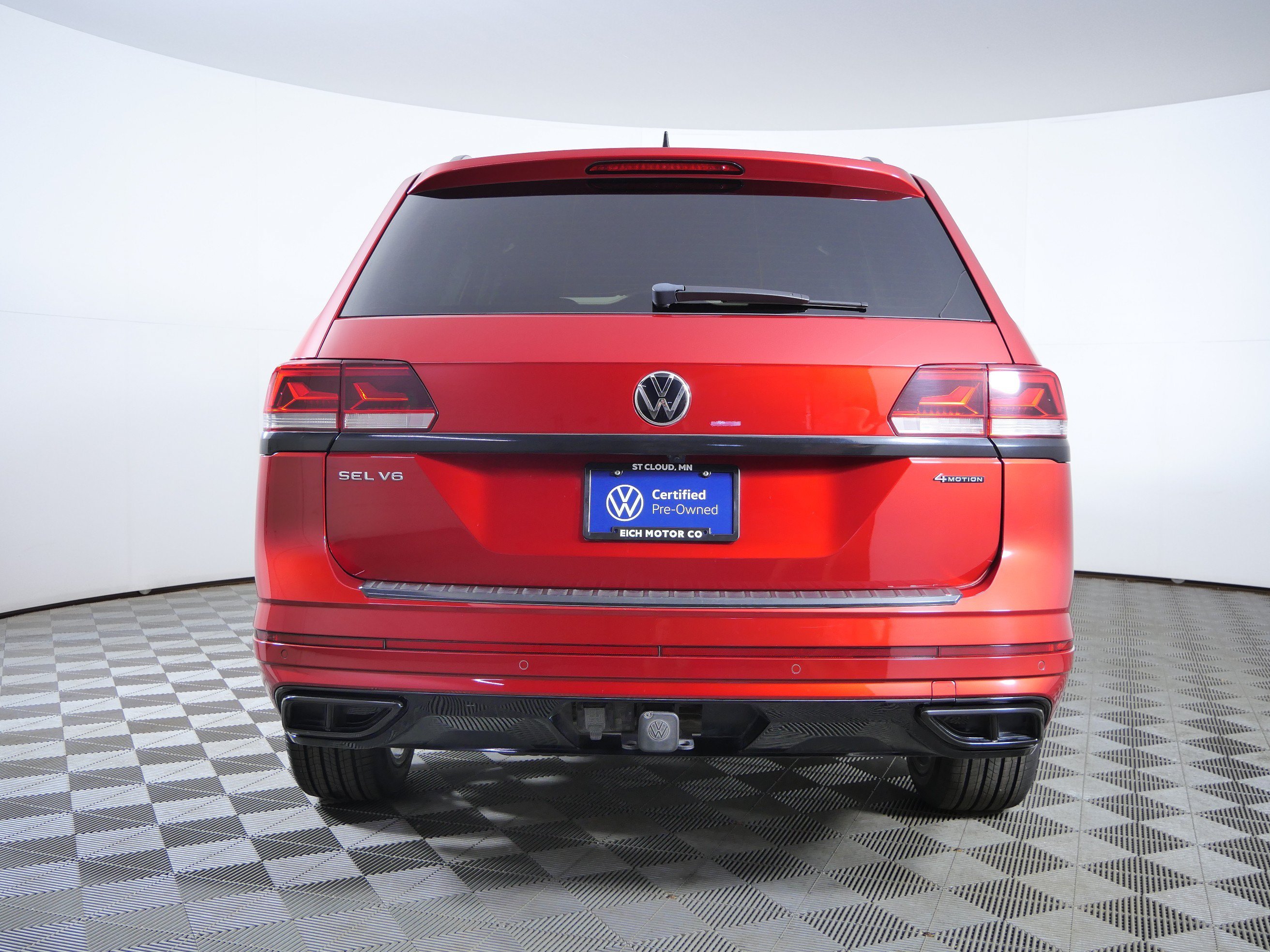 Used 2023 AUROA RED Volkswagen 3.6L V6 SEL Premium R-Line image 6