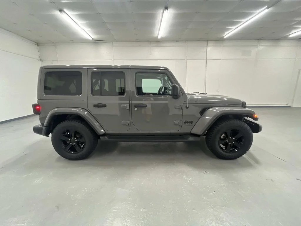 Used 2020 Sting-Gray Clearcoat Jeep Sahara Altitude 4WD 2.0L 1 Owner image 2