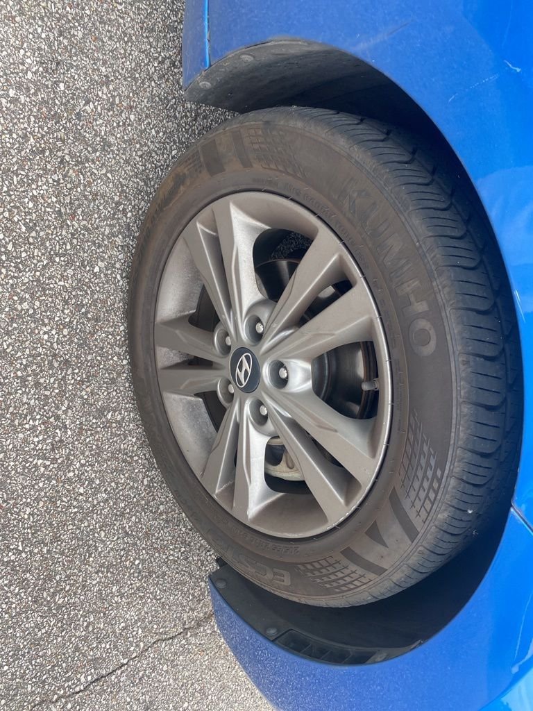 Used 2017 Electric Blue Hyundai SE image 10