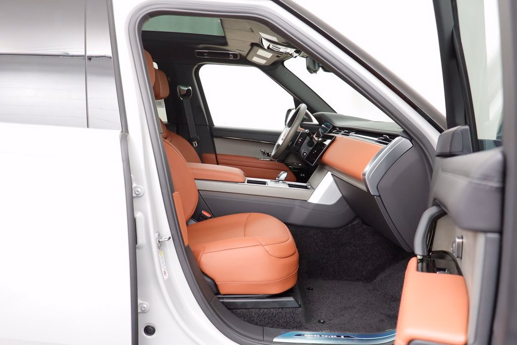 New 2026 Borasco Grey LAND ROVER SV Signature Suite image 25