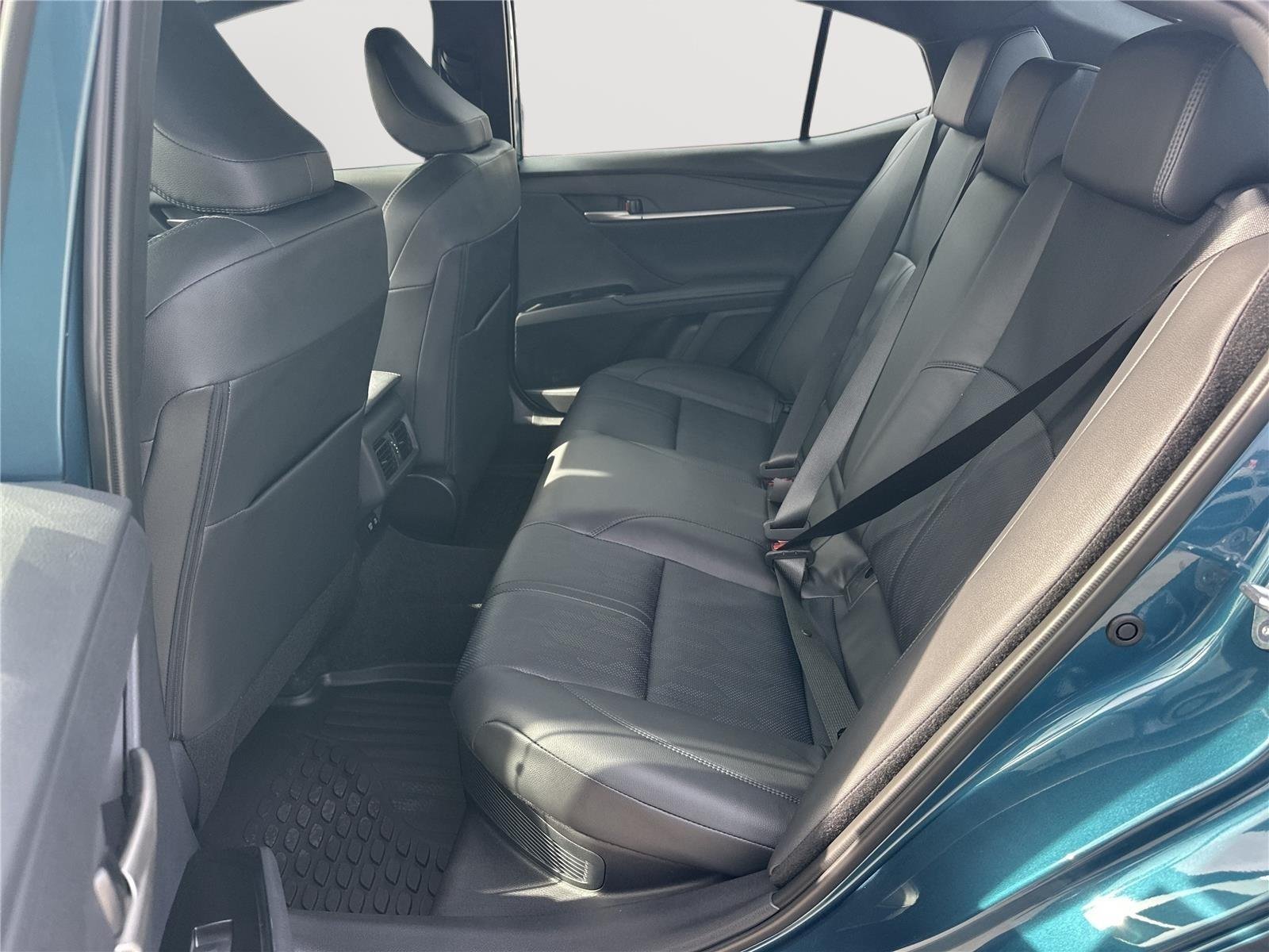 New 2026 Ocean Gem with Midnight Black Metallic roof <sup>1</sup> Toyota  XSE image 20