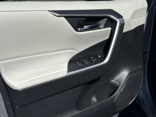 Used 2021 Silver Sky Metallic Toyota XLE image 17