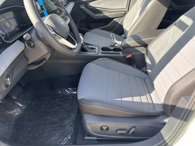 2025 Volkswagen Jetta SE - Photo 14