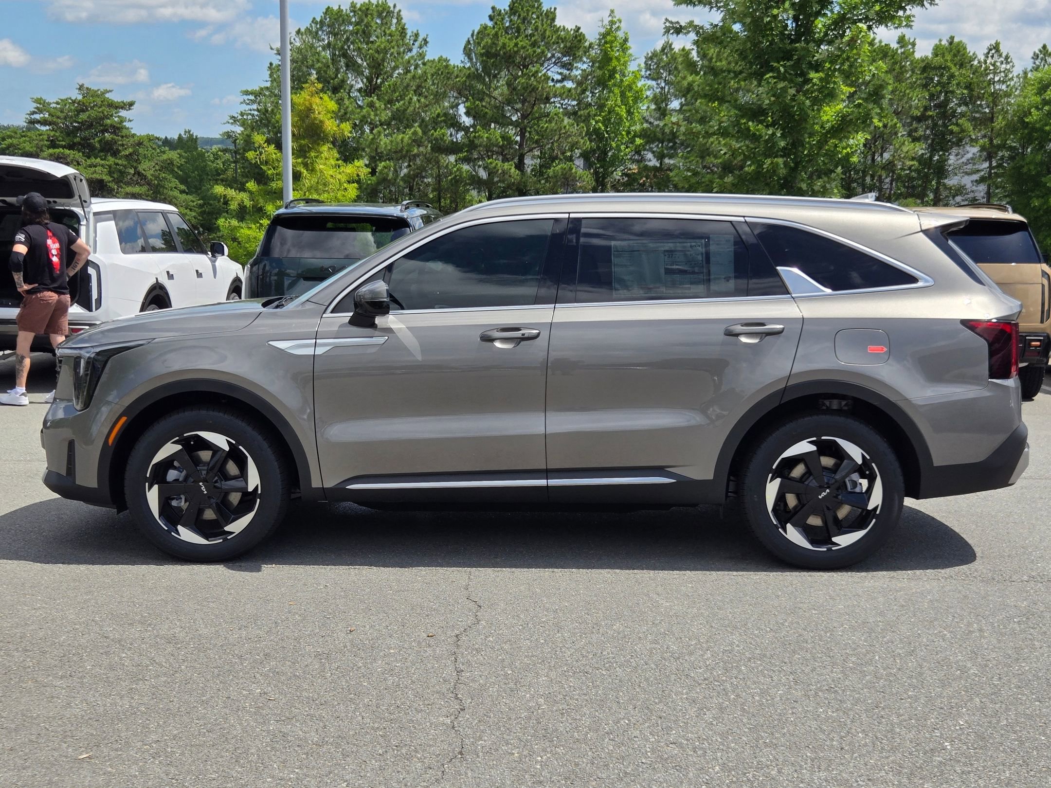 New 2026 Volcanic Sand Kia EX image 4