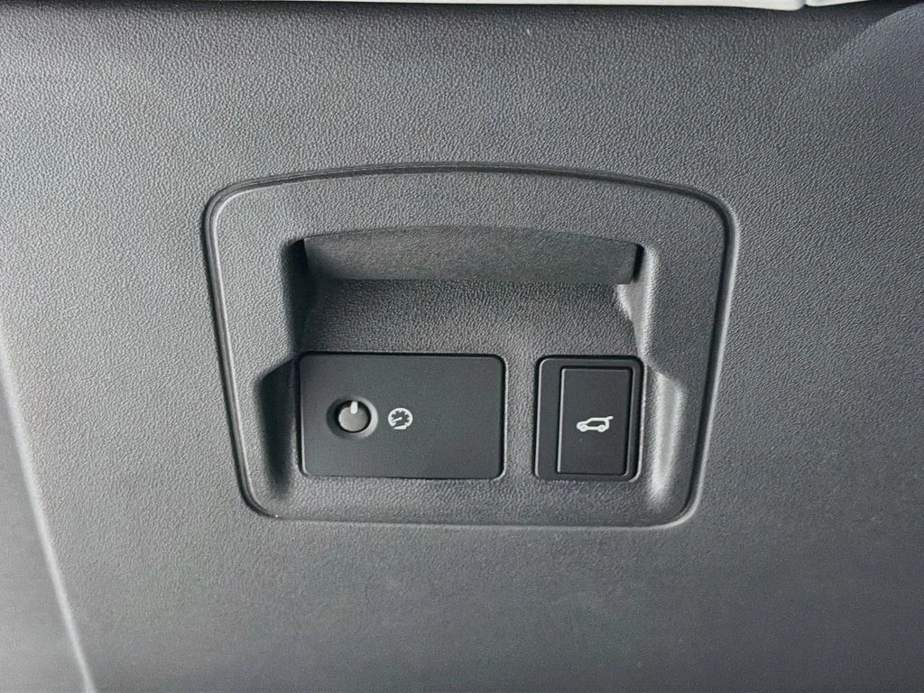 New 2026 Santorini Black Land Rover S image 10
