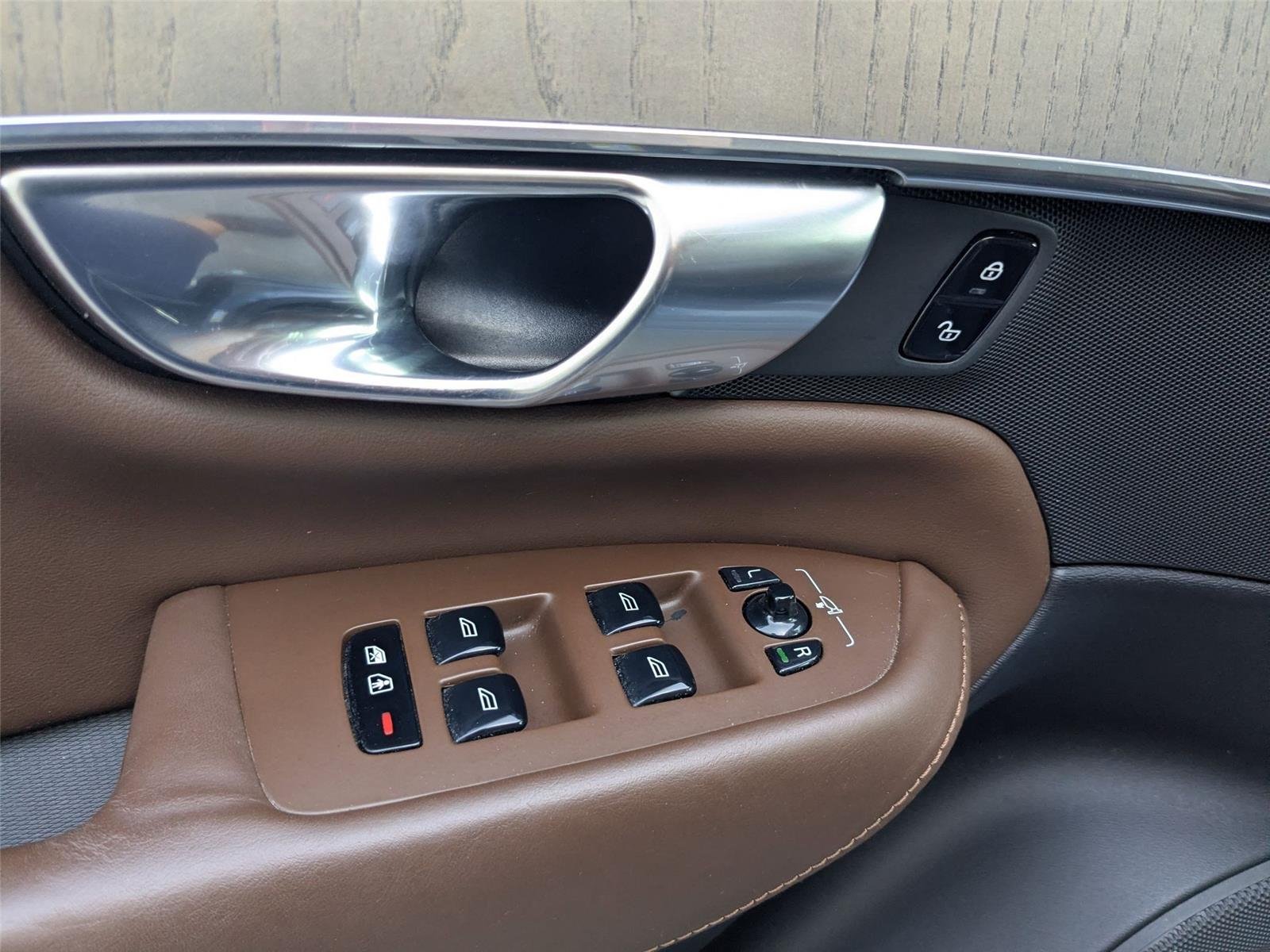 Used 2020 Thunder Grey Metallic Volvo Inscription image 28