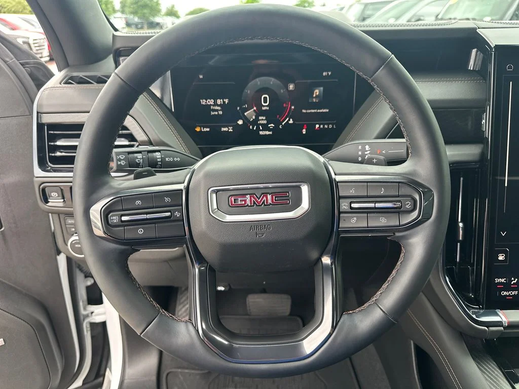 Used 2025 White GMC AT4 image 23