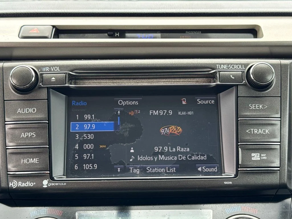 Used 2015 Gray Toyota XLE image 30