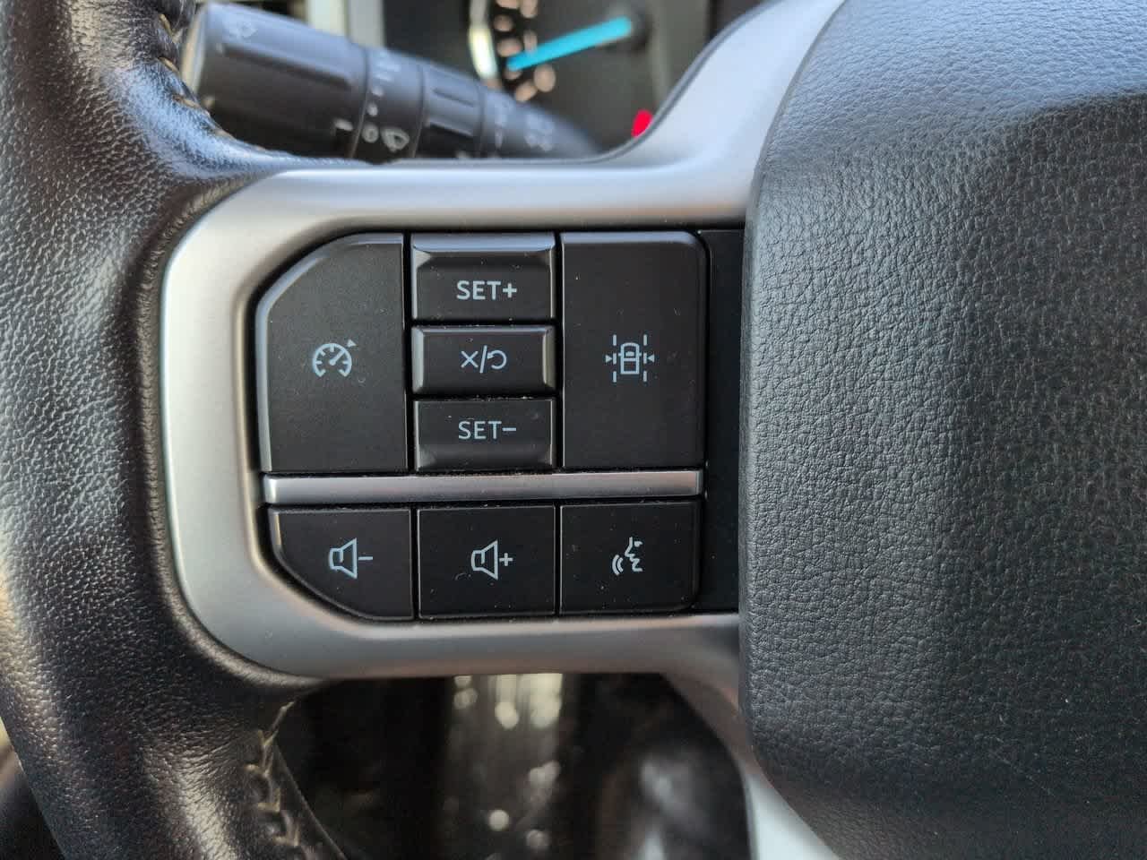 Used 2024 Agate Black Metallic Ford XLT image 25