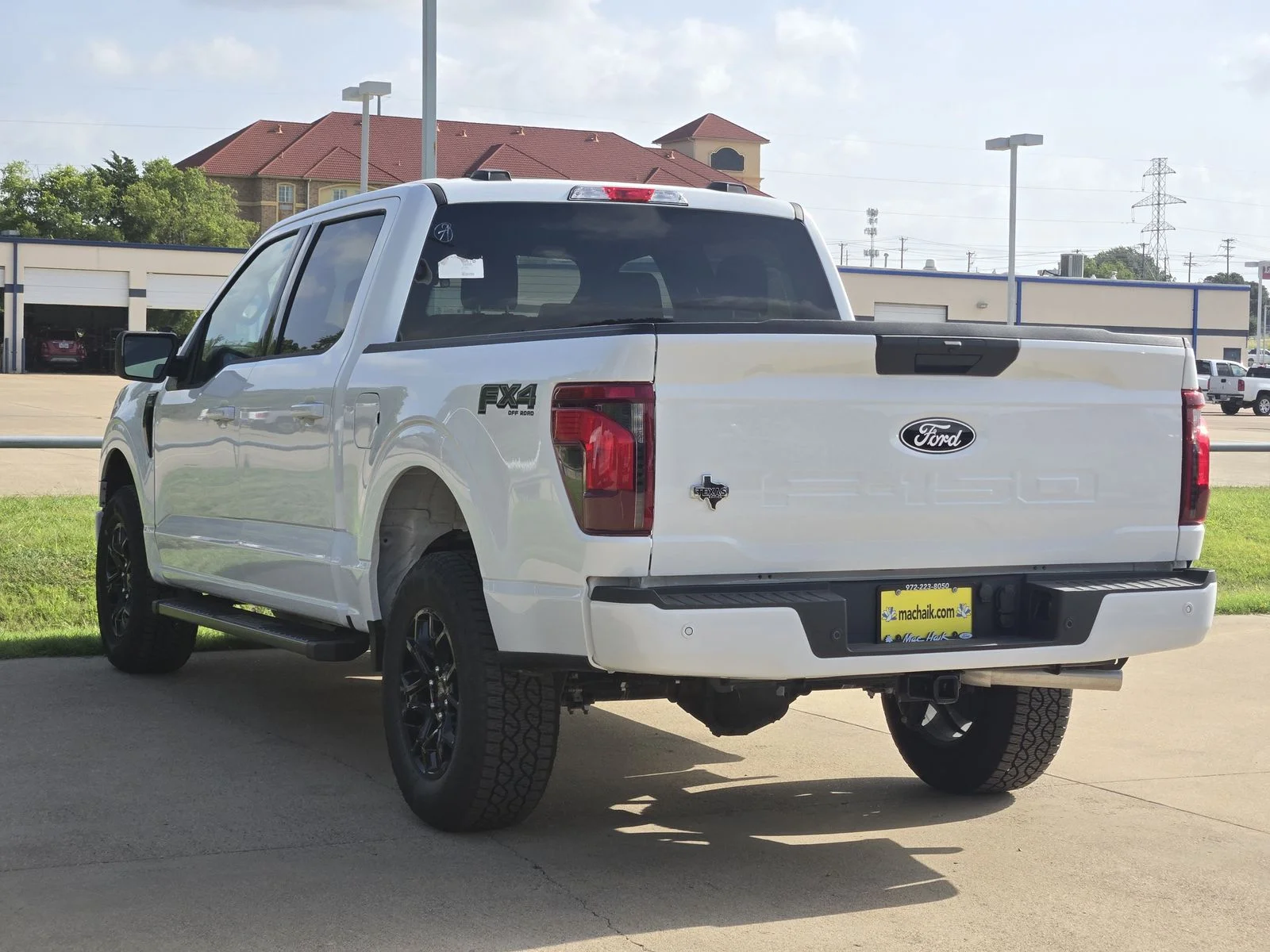 New 2026 Oxford White Ford XLT image 3