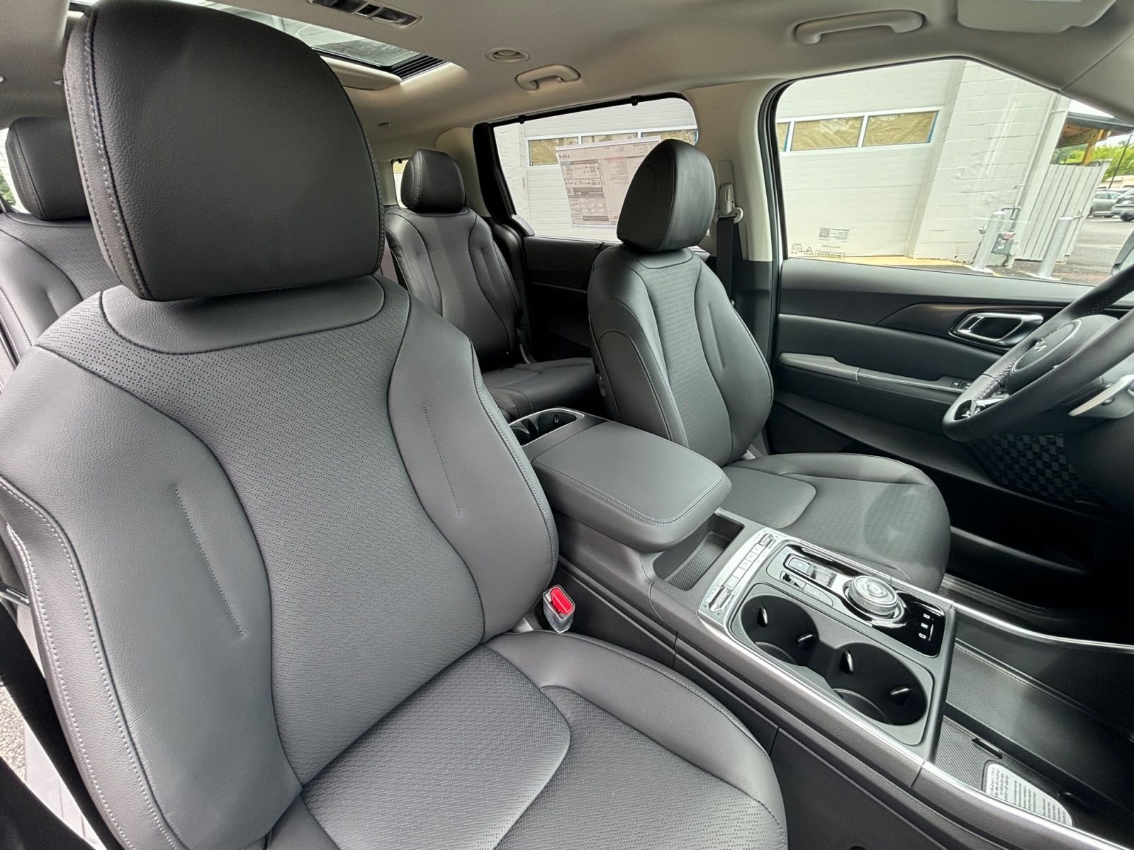 New 2026 Snow White Pearl Kia SX Prestige image 16