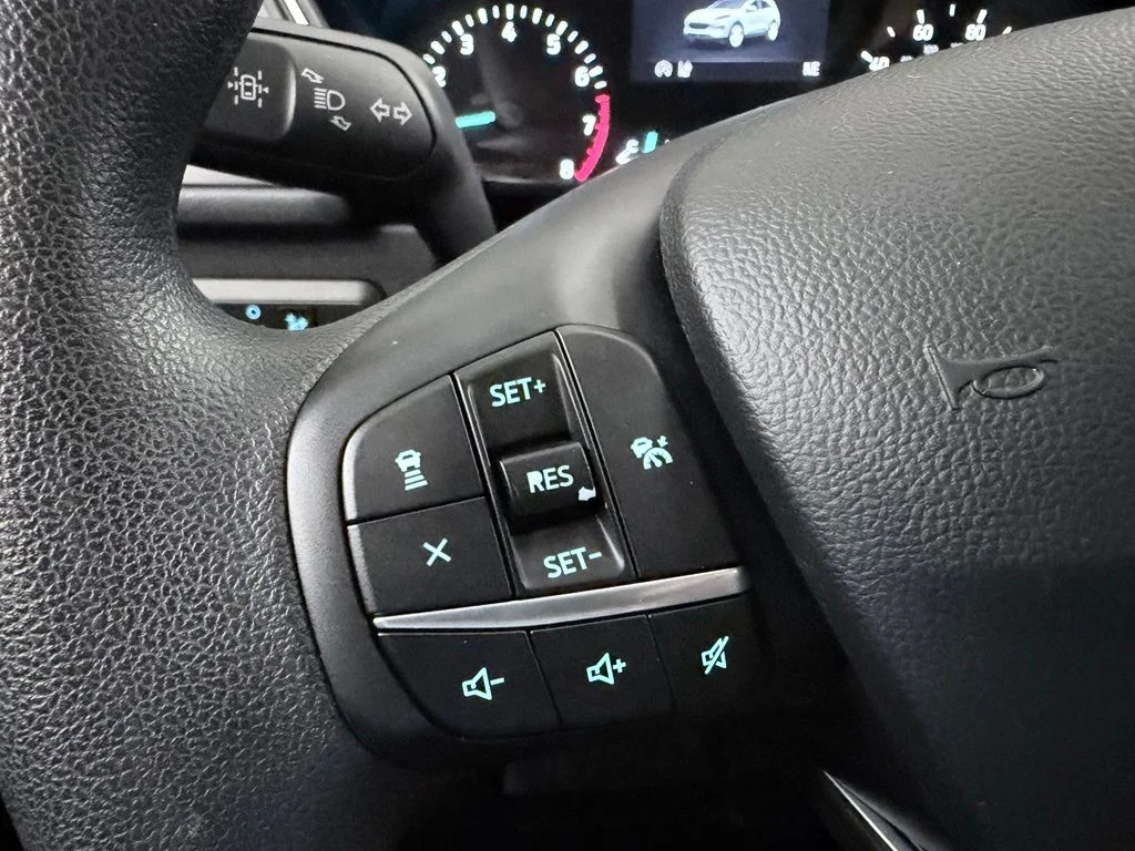 Used 2020 Red Ford SE image 28